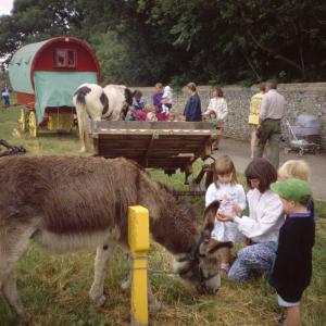 1990 Brookside Travellers visit the Village 2